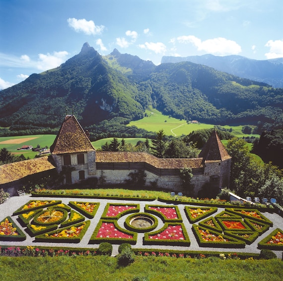 Gruyères, Medieval village & Chocolate - Winter Tour