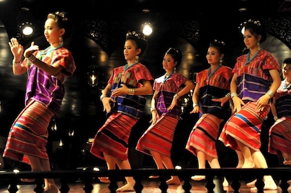 Dîner thaïlandais Nopparat avec danse classique