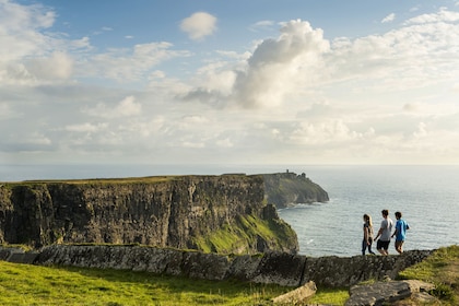 Cliffs of Moher Wild Atlantic Way, The Burren og dagstur til Galway City