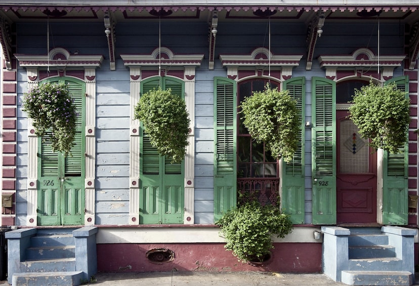 New Orleans Garden District & Cemetery Tour