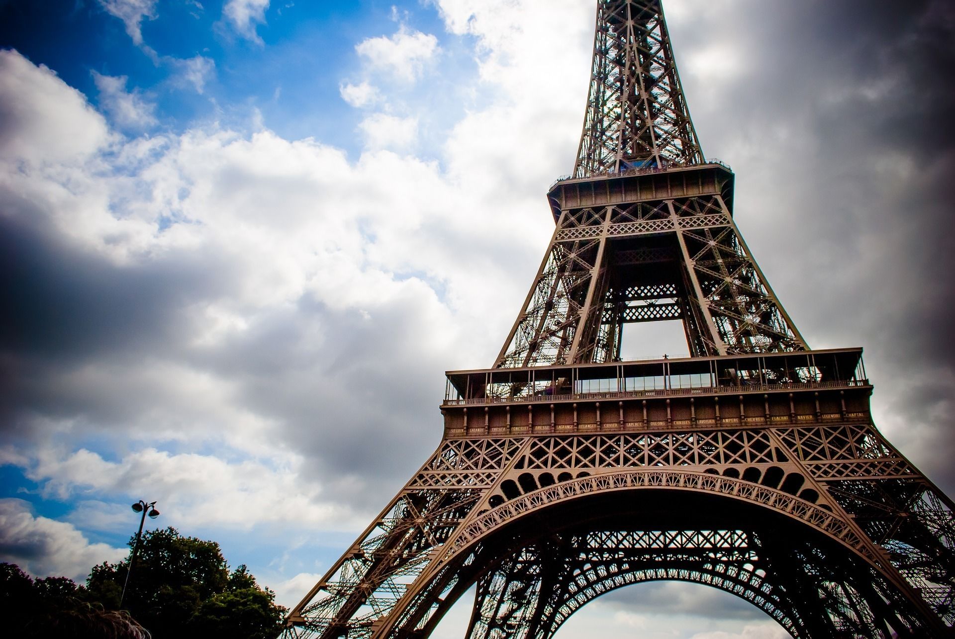 climb-up-the-eiffel-tower-second-floor-access