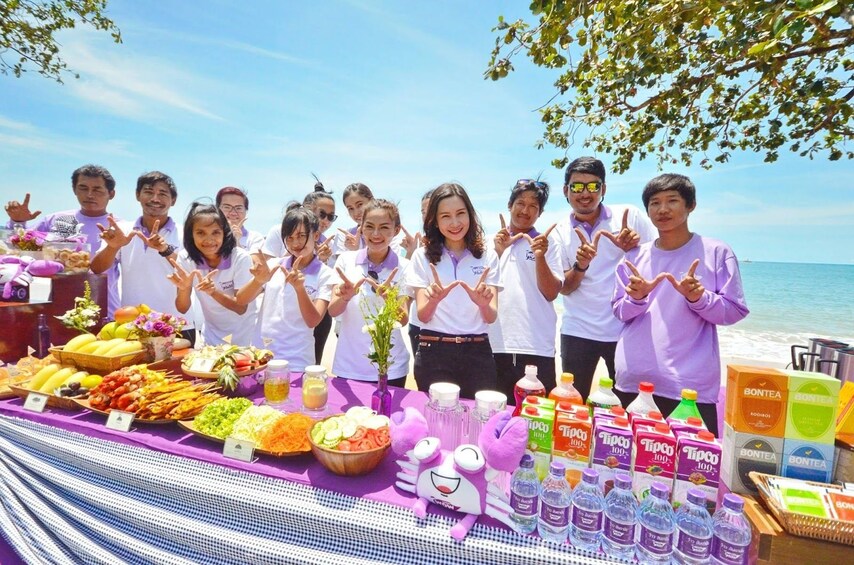 Tour guides and buffet lunch for passengers on the Similan Islands in Thailand