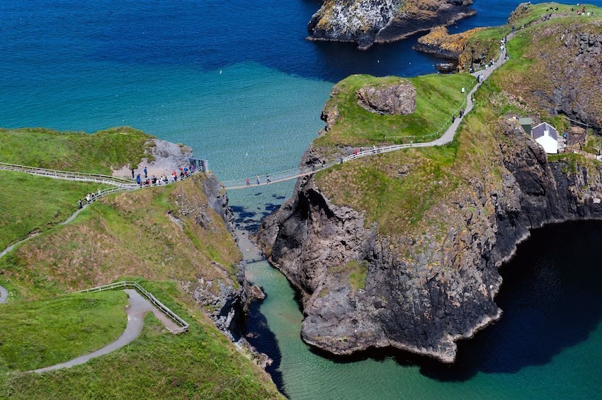 Giant's Causeway and Rope Bridge day tour from Dublin