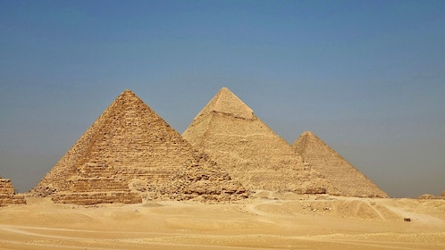 Fra daggry til skumring: En kongelig ekspedisjon til Giza-pyramidene, Sakka...