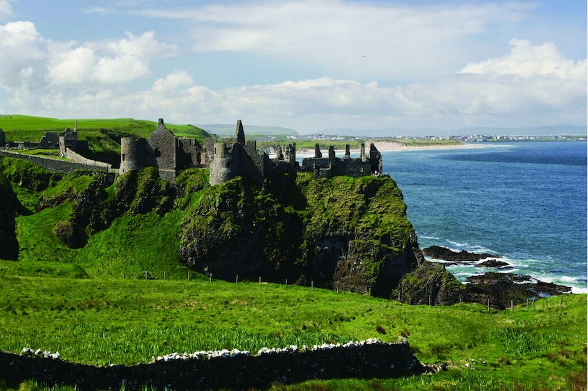 Giants Causeway , Dunluce Castle and Dark Hedges tour from Belfast