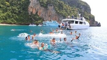 Blu Anda Catamaran to Phi Phi from Phuket