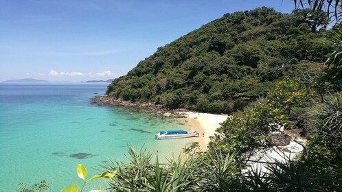 從布吉搭乘快艇前往克雷登島和穆克島