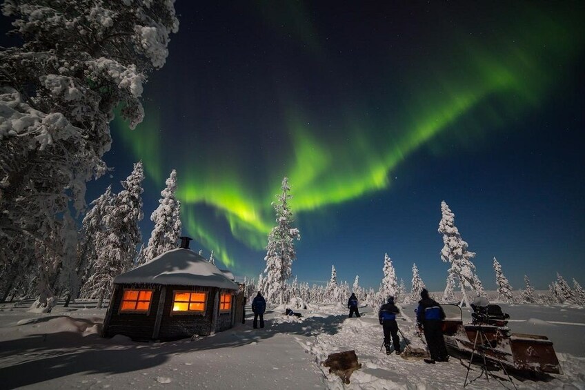 Group setting up cameras to take photos of the Northern Lights in Rovaniemi  