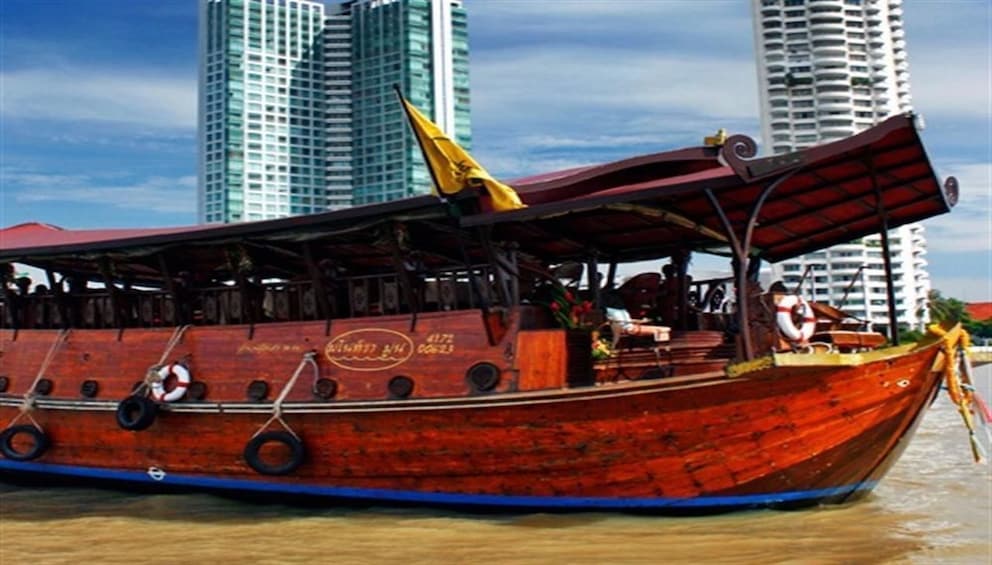 Manohra Luxurious Dinner Cruise by Anantara 
