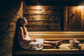 Rovaniemi: Lakeside Sauna Experience with Aurora Borealis