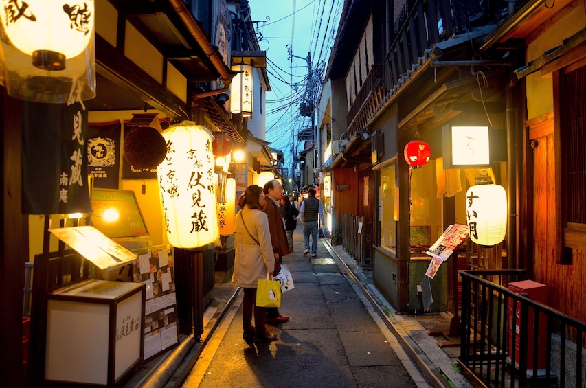 Alley in Ponto-chō, Kyoto, Japan