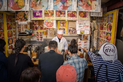Classic Tsukiji Insider's Tour of Local Market Town with Breakfast