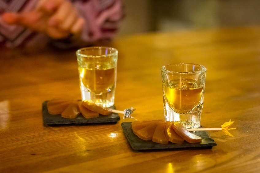 3-hour Luxury Sake and Whisky Nightlife Tour in Gion, Kyoto