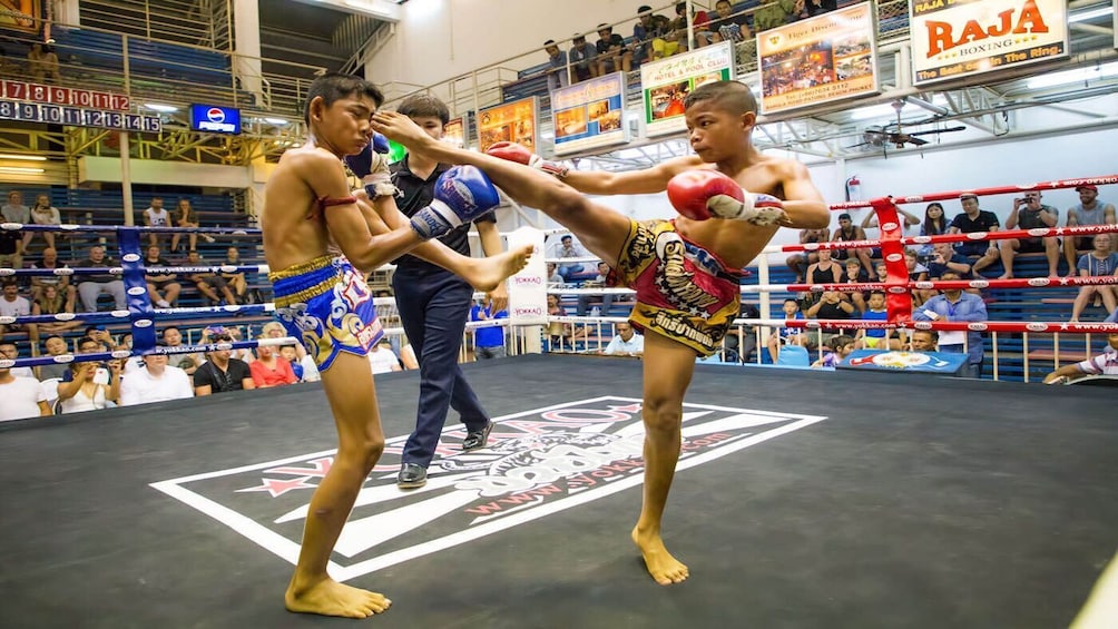 Muay Thai Boxing at Rajadamnern Stadium