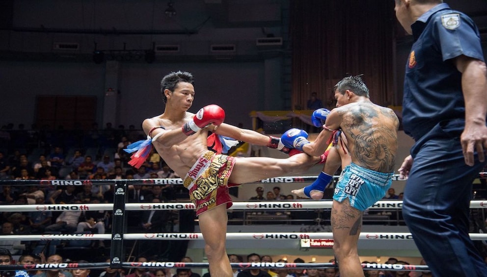 Muay Thai Boxing at Rajadamnern Stadium