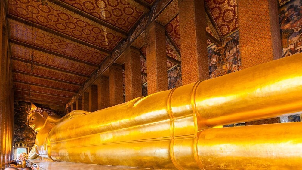 Bangkok Traditional Canals with 2 Temples Private Tour