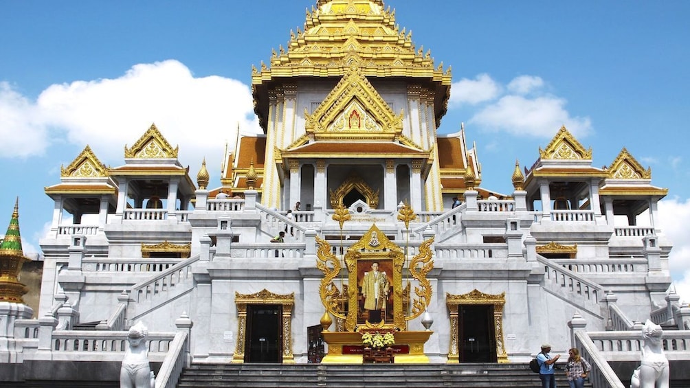 Bangkok Traditional Canals with 2 Temples Private Tour