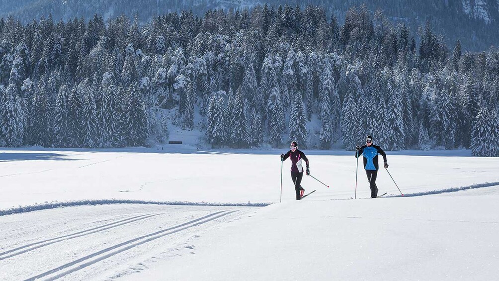 Couple on a cross country ski experience in Rovaniemi