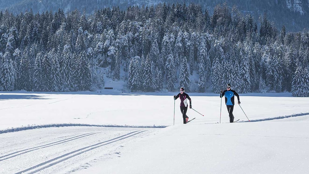 Couple on a cross country ski experience in Rovaniemi