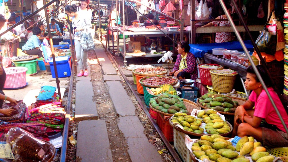 The Maeklong Risky Market