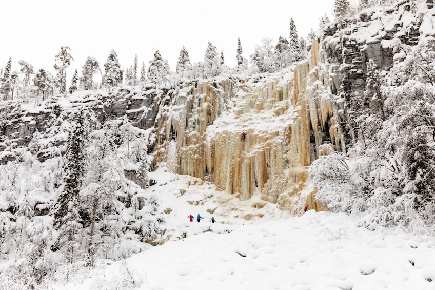 Rovaniemi: Hike to the Frozen Waterfalls of Korouoma