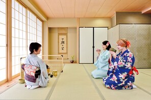 Experience Tea Ceremony wearing a Kimono in Osaka