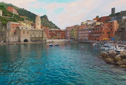 Oppdagelse av Cinque Terre og vingårder med sjømatlunsj