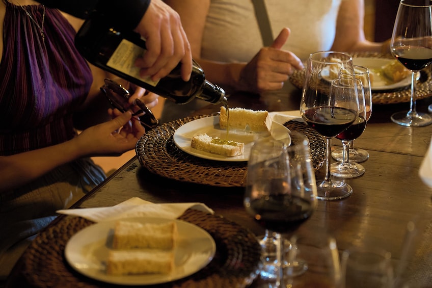 Supertuscan Wine Tour: Masterclass by a Wine Expert