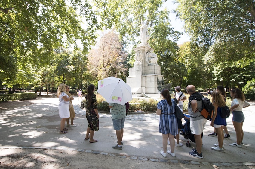 Madrid Royal Palace with tapas tasting and Retiro Park