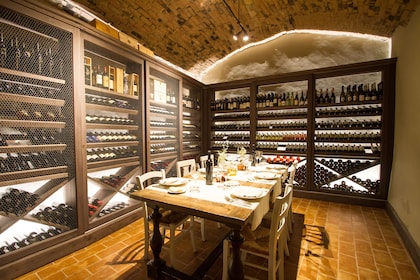 Vinupplevelse och gourmetmiddag på en toskansk vingård