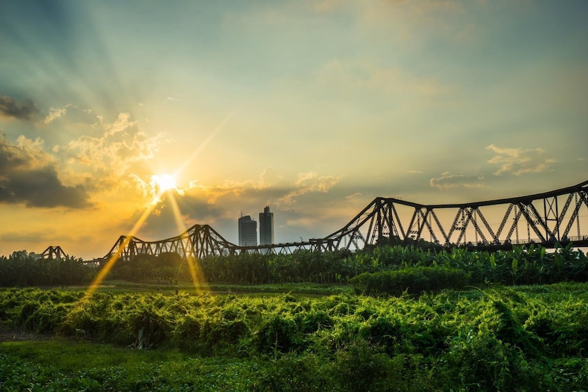 Sunrise view of Long Biên Bridge in Hanoi 
