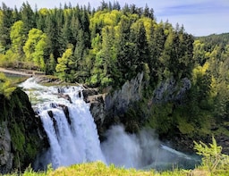 Seattle Wine and Waterfall - Luxury Small Group Day Tour