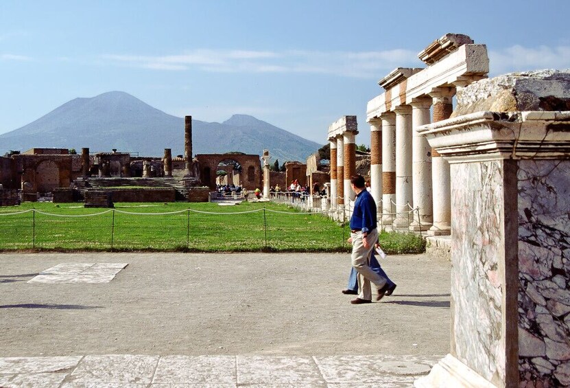 Pompeii Small Group Tour 