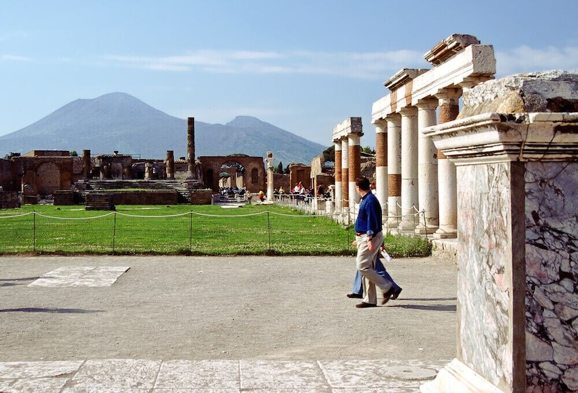 Pompeii Small Group Tour