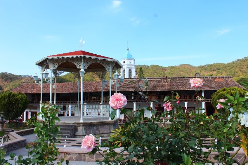 San Sebastian del Oeste tour