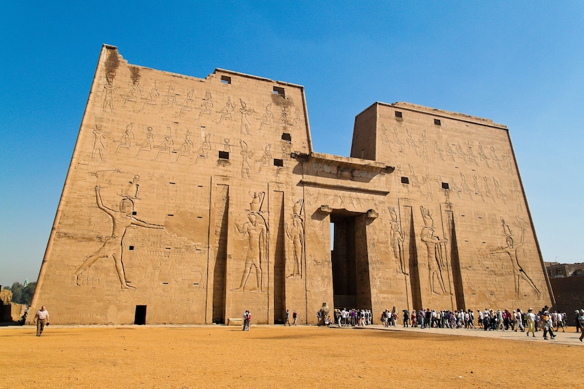  Private Tour to Dendera and Medinet Habu from Luxor