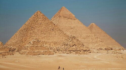 Pyramides et sphinx de Gizeh par Chameau - Visite guidée privée