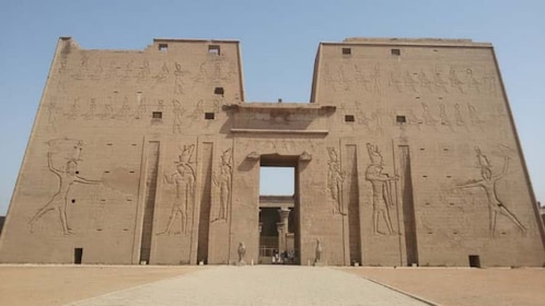 Yksityinen kiertue Edfuun, Kom Ombo -temppeleihin Luxorista