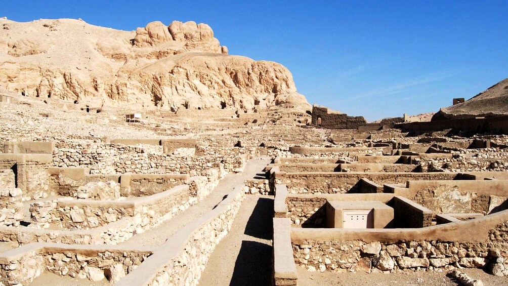 Habu Temple Valley Of Workers & Queens 