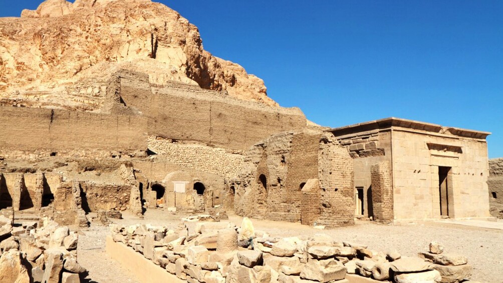 Habu Temple Valley Of Workers & Queens 