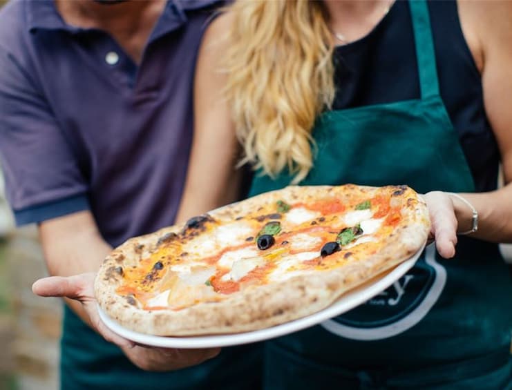 Pizza and Gelato Class at a Farmhouse in Tuscany