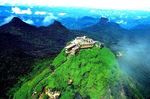 Overnight Hike to Adams Peak Via Peak Wilderness