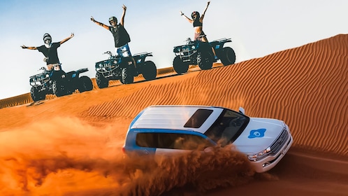 Dubai: Rote Dünen-Safari, ATV-Fahrräder, Kamele, Sandsurf & BBQ in Al Khaym...