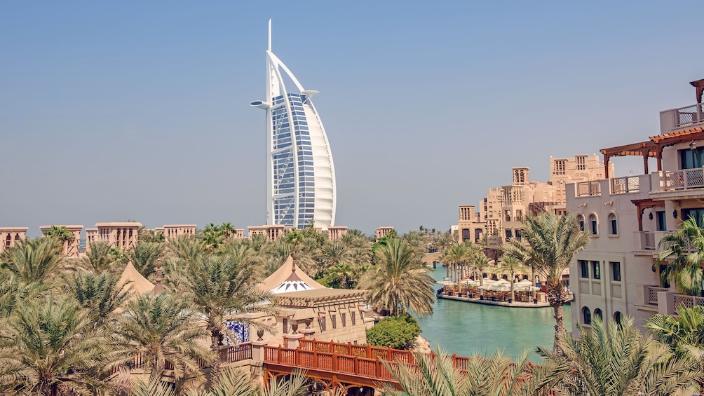 Dubai Old & Modern City Tour with Blue Mosque Visit 