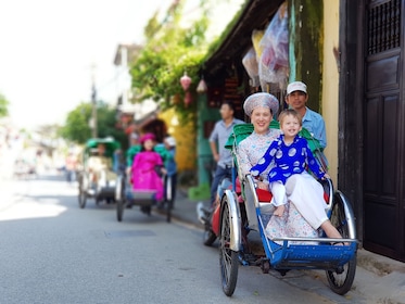 Halve dag Hoi An Cyclo Tour in traditionele Vietnamese Ao Dai