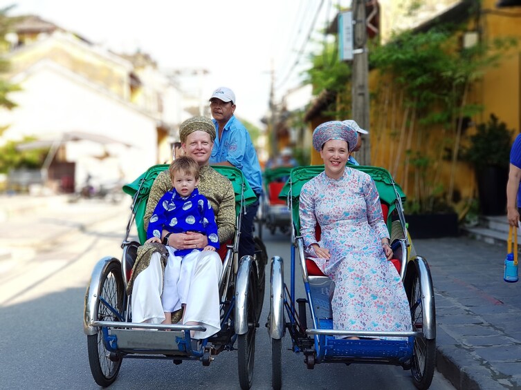 Hoi An Cyclo Tour in Vietnamese Traditional Áo Dài