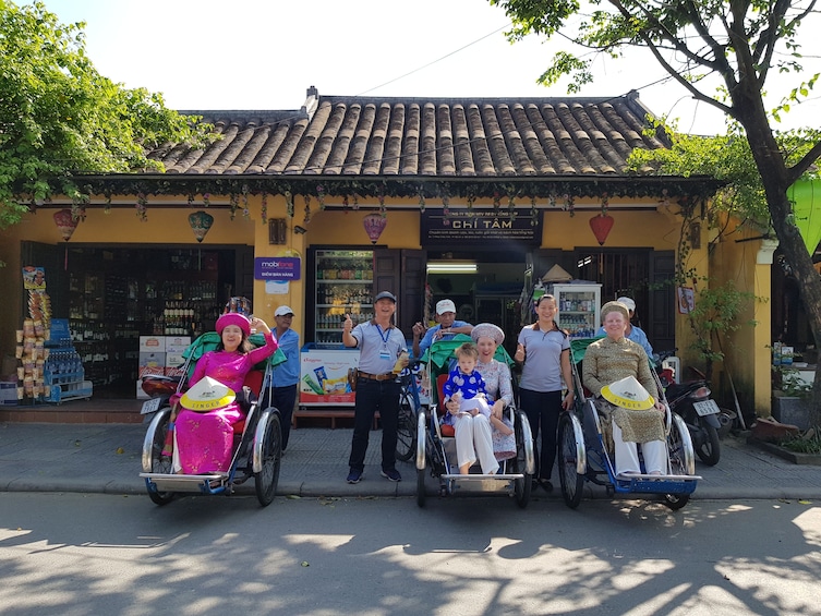 Hoi An Cyclo Tour in Vietnamese Traditional Áo Dài