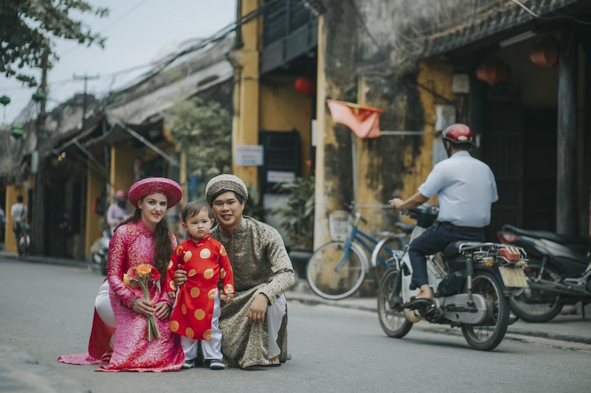 Hoi An Cyclo Tour in Vietnamese Traditional Áo Dài