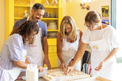 Clase de cocina casera y comida en la casa de un local en Bari