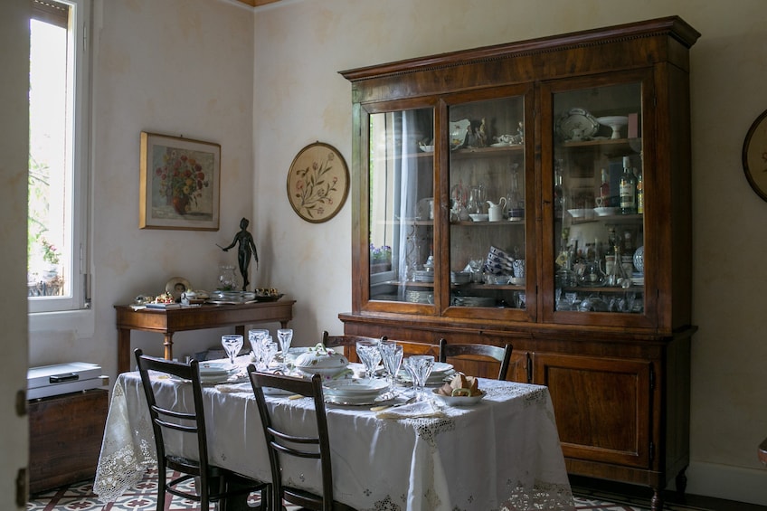 Private Market tour + 4-course Meal in local home in Como